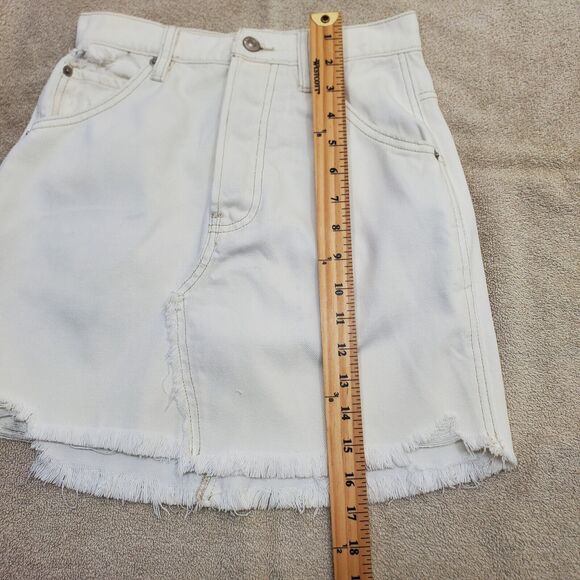 We The Free People Mini Skirt Button Fly Distressed Denim White Women's Sz 24 - Picture 4 of 16